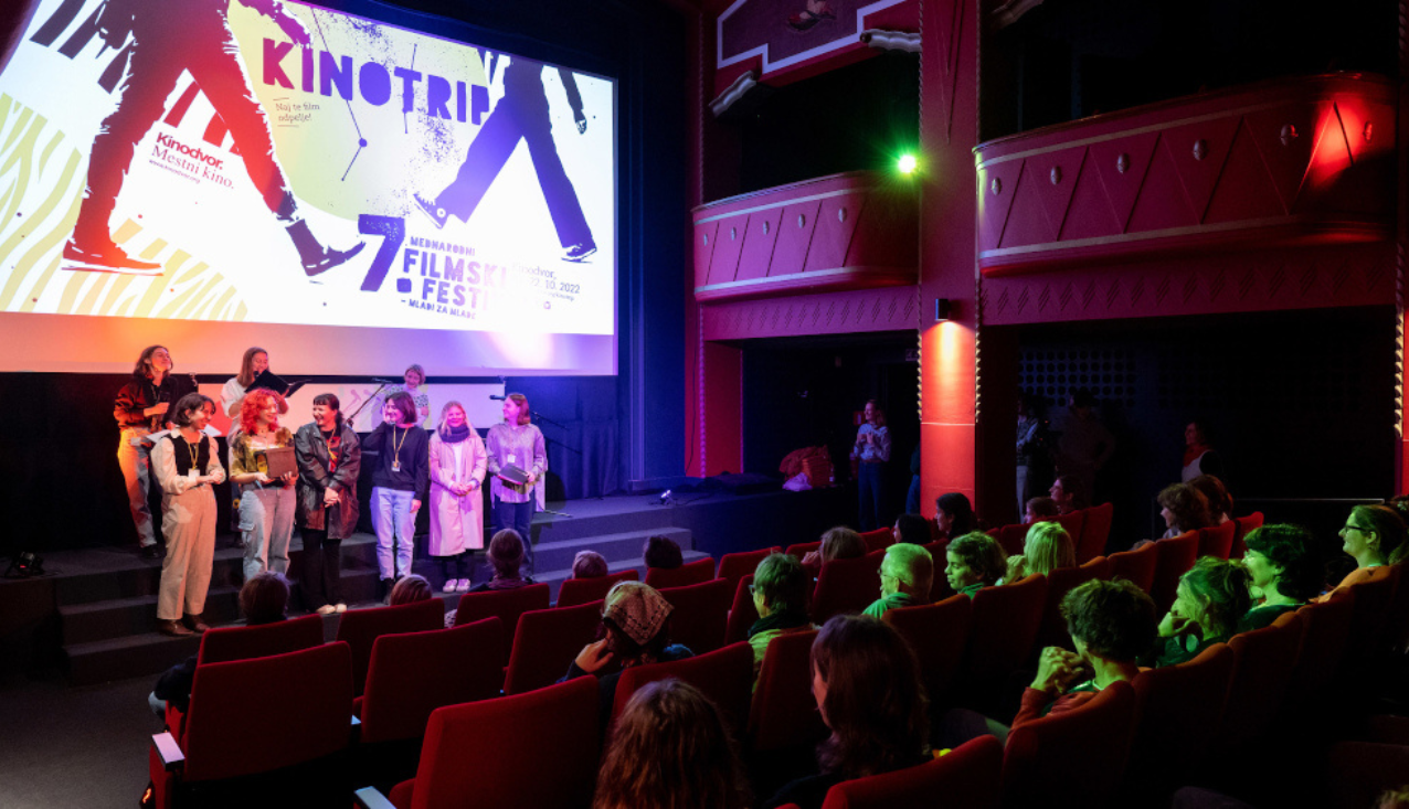 mladi v kino