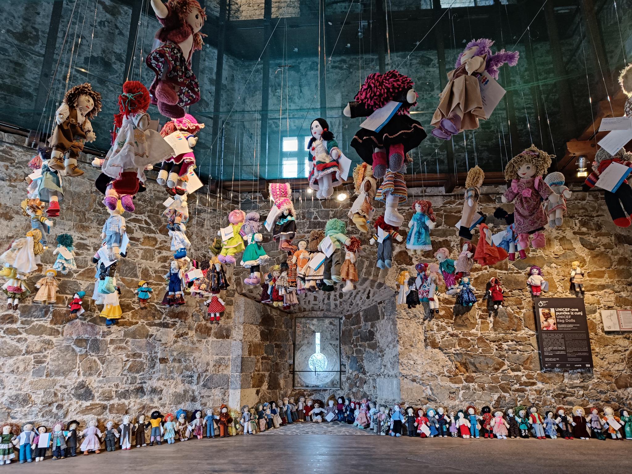 Foto UNICEF Slovenija: razstava Punčk iz cunj na Ljubljanskem gradu