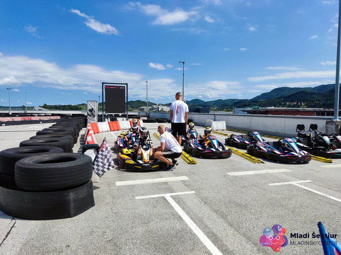 Najstnike iz Šentjurja čakal adrenalina poln karting.