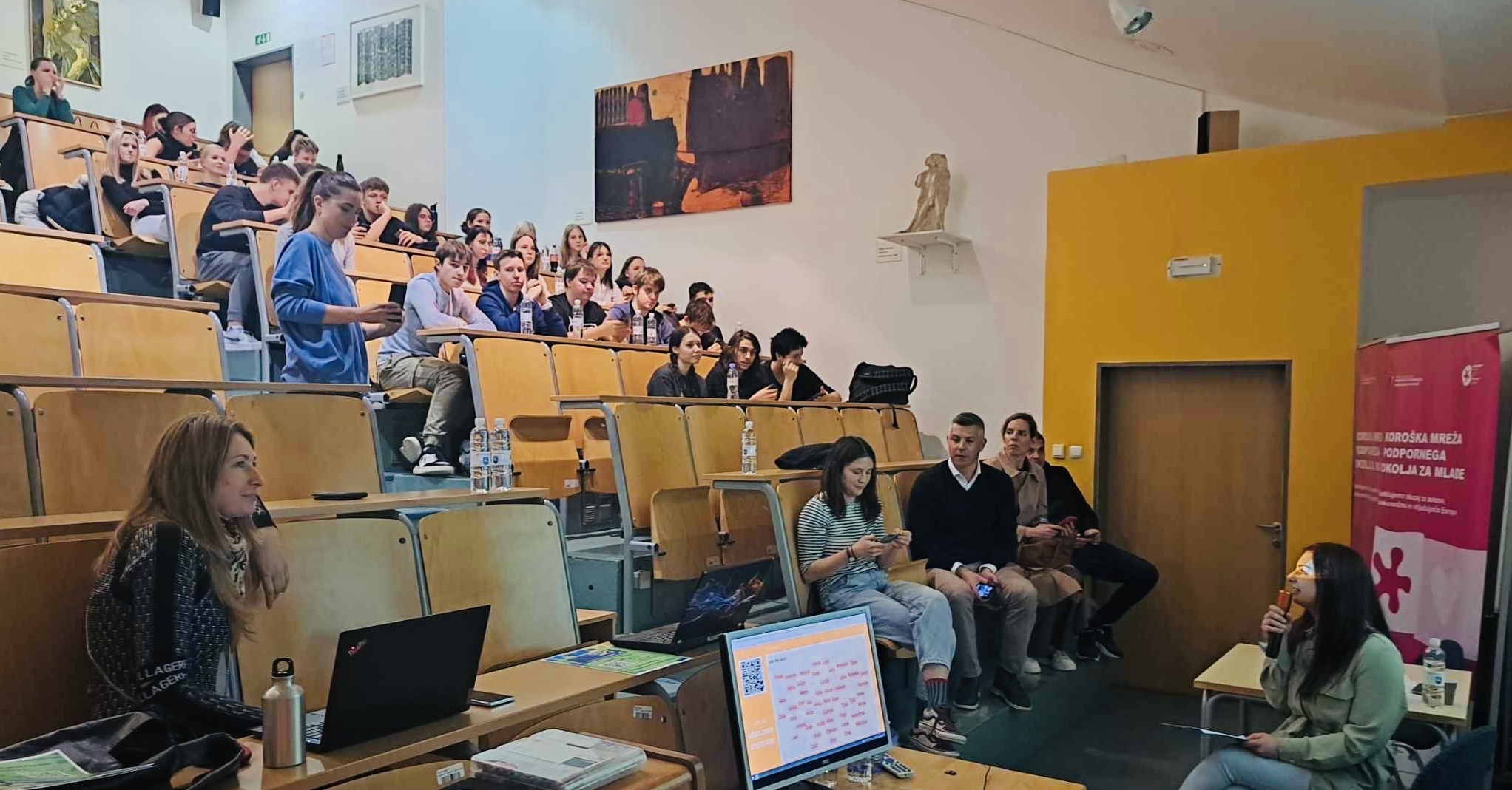 Mladi na dogodku Klikni: Naroči se na EU
