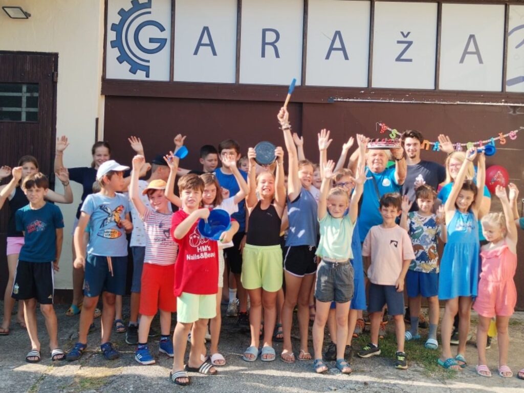 Počitniško varstvo v Garaži