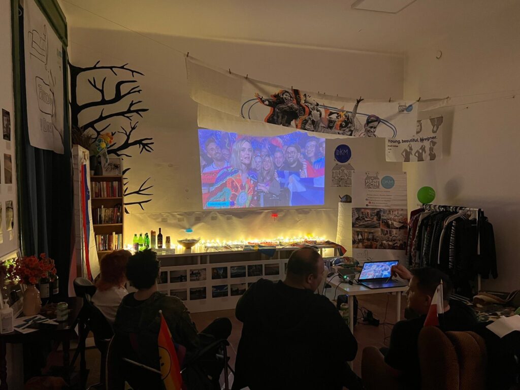 dogajanje v dnevni sobi