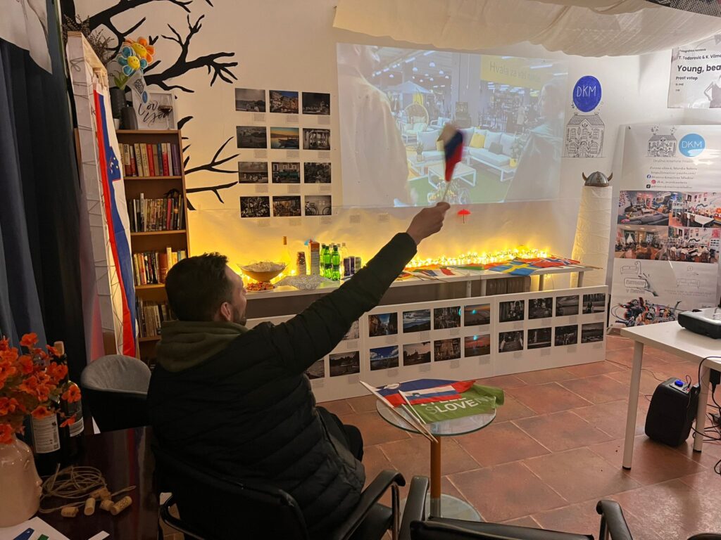 dogajanje v dnevni sobi
