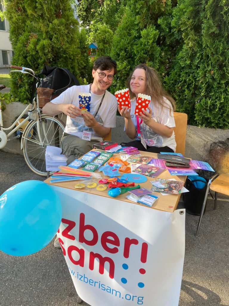 Izberi sam mladinski delavec in mladinska delavka.