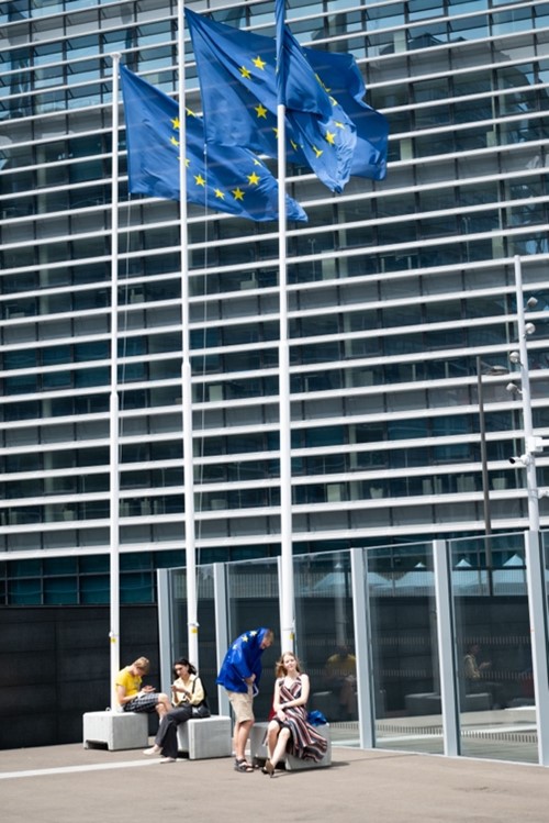 Zastave EU pred parlamentom v Strasbourgu