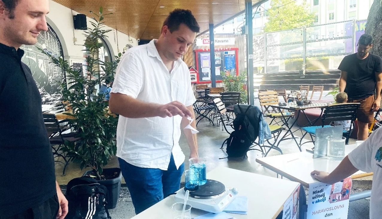 med eksperimentom