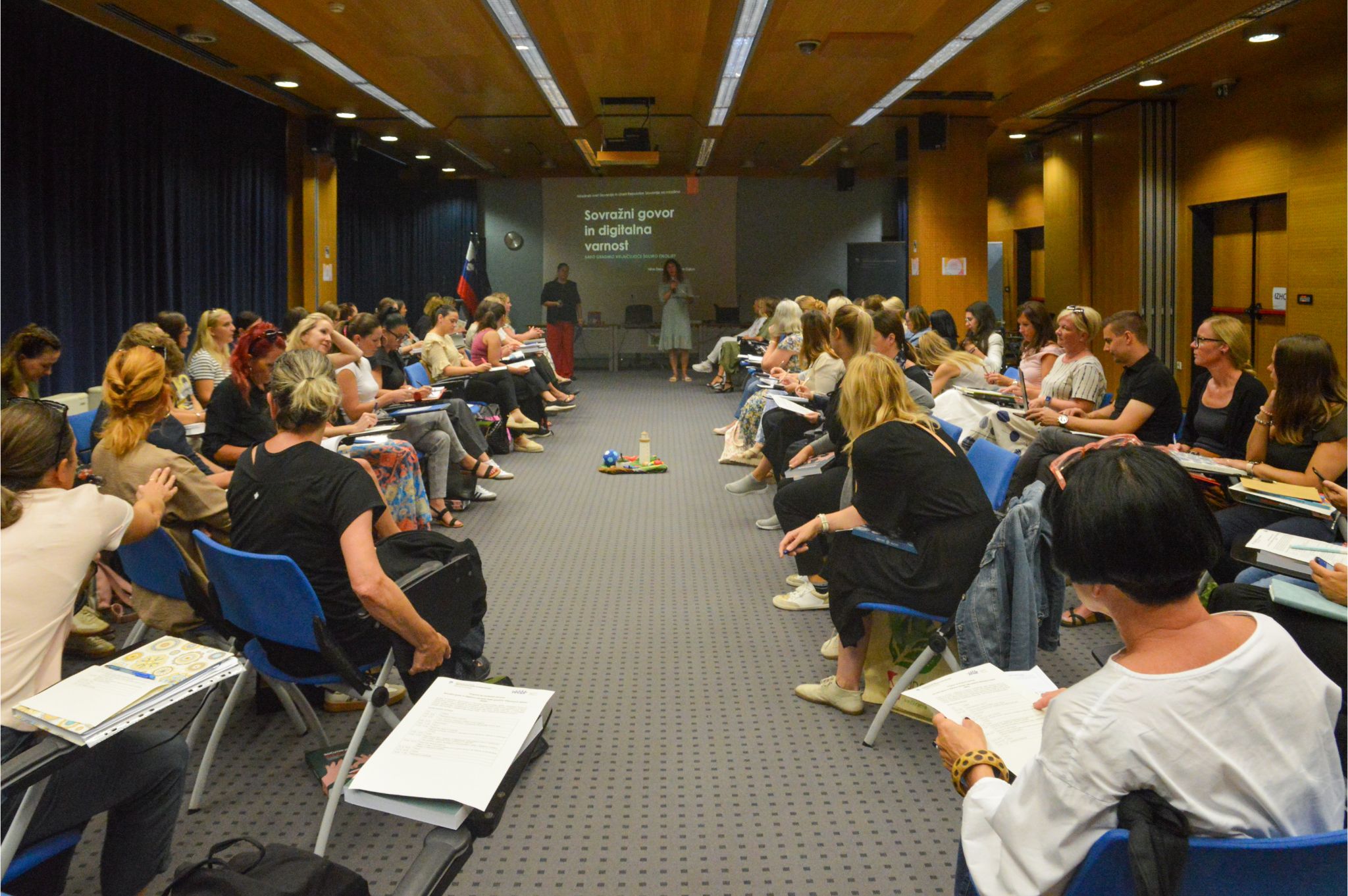 Strokovni seminar sočutnega jezika na spletu