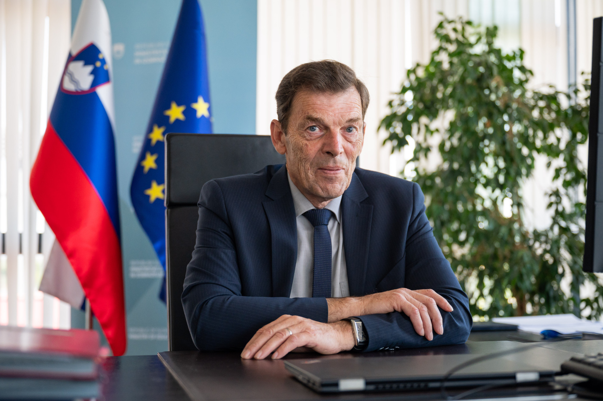 Minister za vzgojo in izobraževanje dr. Vinko Logaj