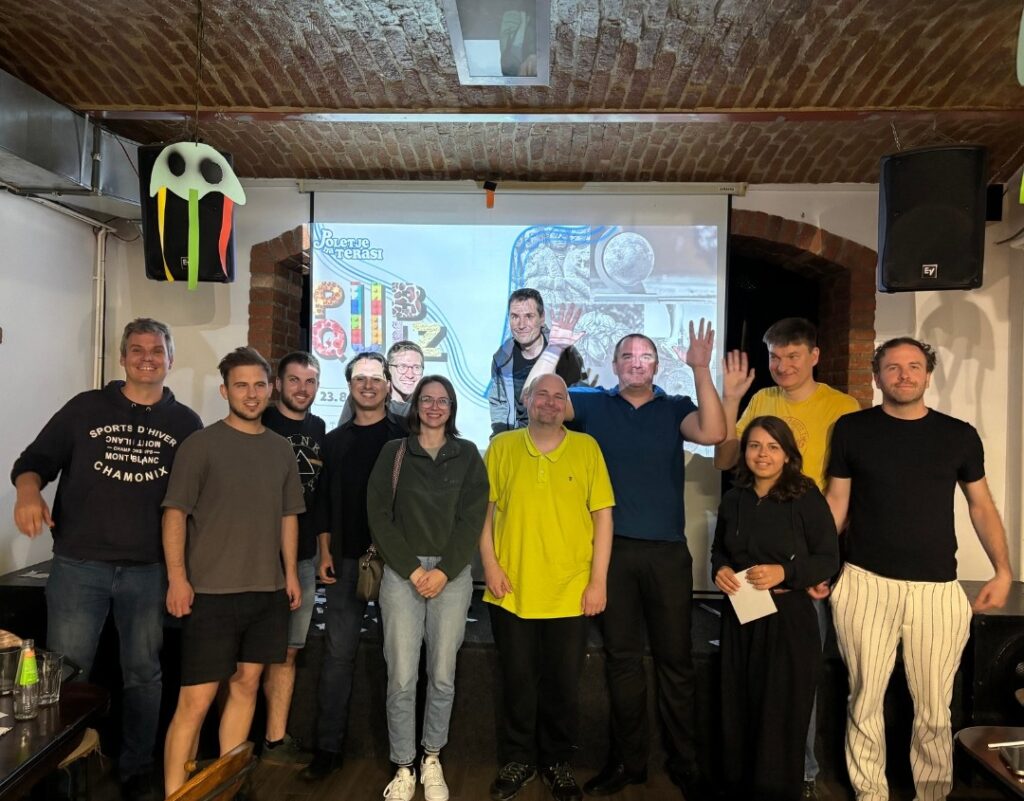 Na fotografiji so tri najuspešnejše ekipe tokratnega Pub kviza – Razvajenčki, Pir Hamer Boys in Termonuklearni, ki so si priborile prva tri mesta.