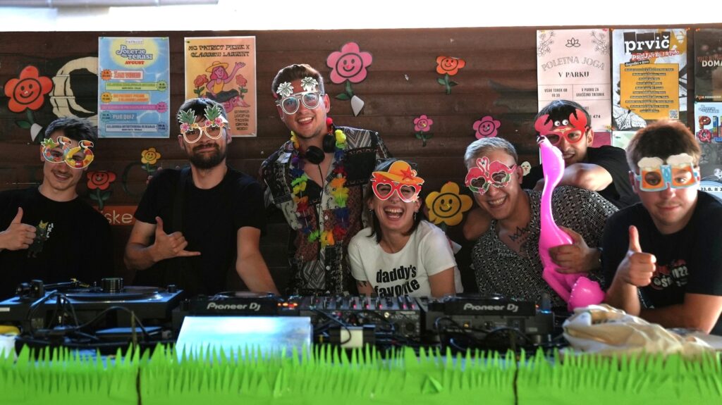 DJ-ji projekta Glasbeni labirint so po pikniku MCDD poskrbeli za večerno glasbeno dogajanje.