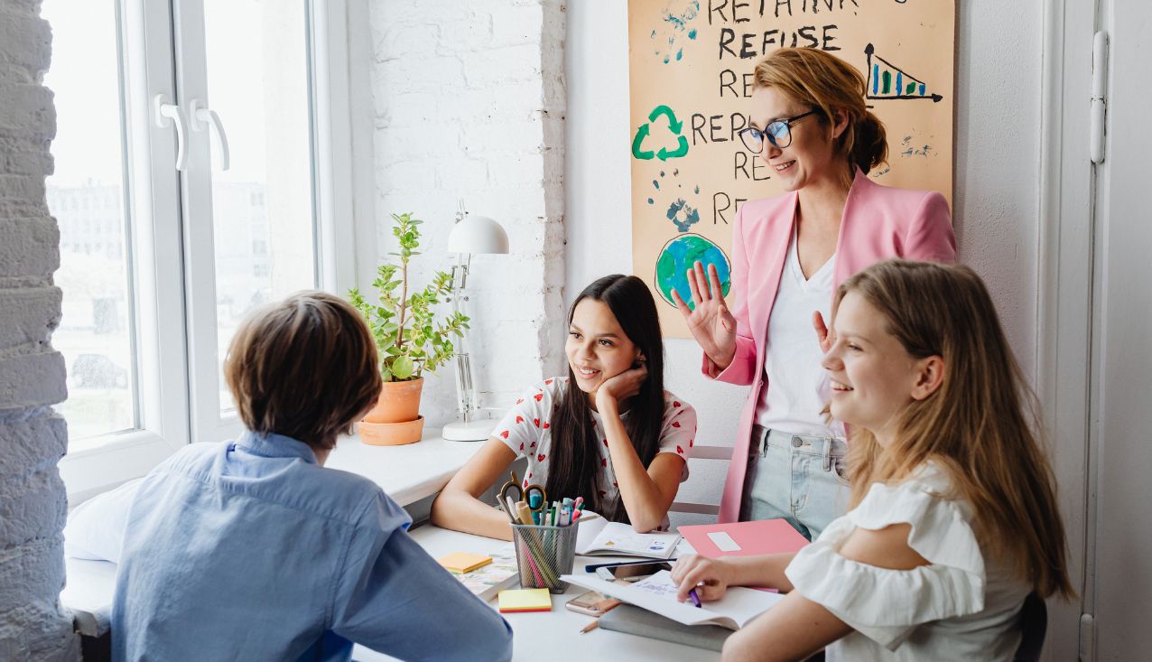 mladinska delavka z mladimi