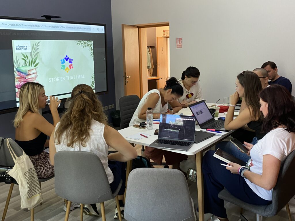 Stories that Heal združuje partnerje iz različnih držav, ki skupaj ustvarjajo nove poti podpore mladim na področju duševnega zdravja.