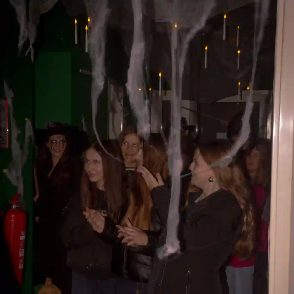 Hiša urokov in senc