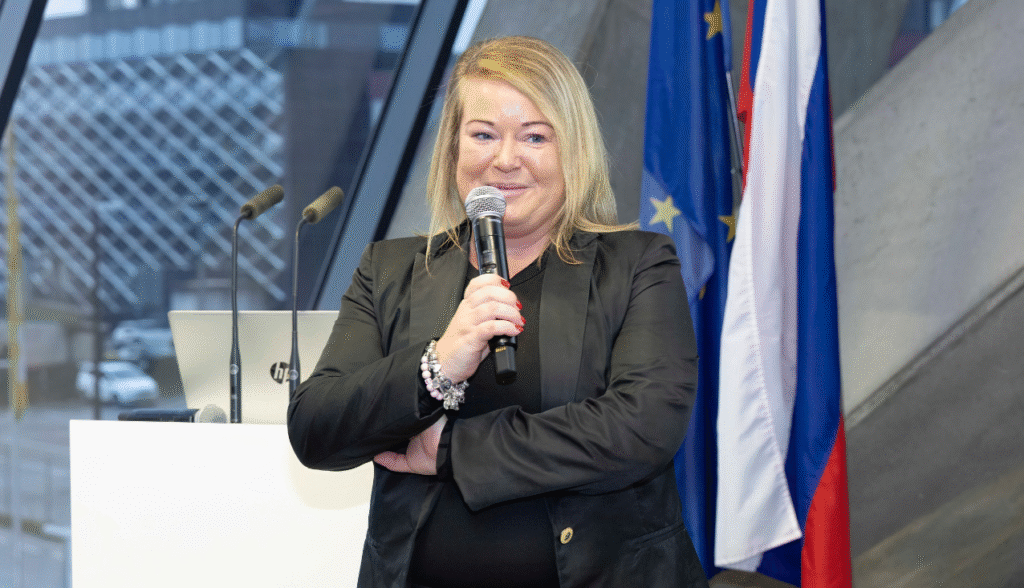 Mag. Maja Hostnik, letošnja nagrajenka za dolgotrajno uspešno in kakovostno delo v sektorju. (Foto: IRDO)