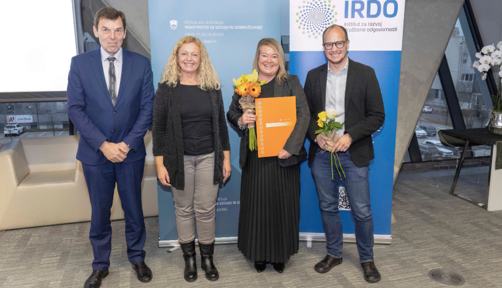 Mag. Maja Hostnik v družbi MVI dr. Vinka Logaja, Roka Primožiča in mag. Tine Kosi.