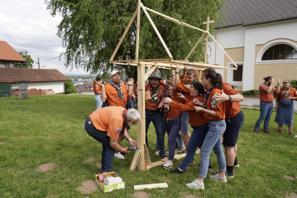 skavti med aktivnostjo