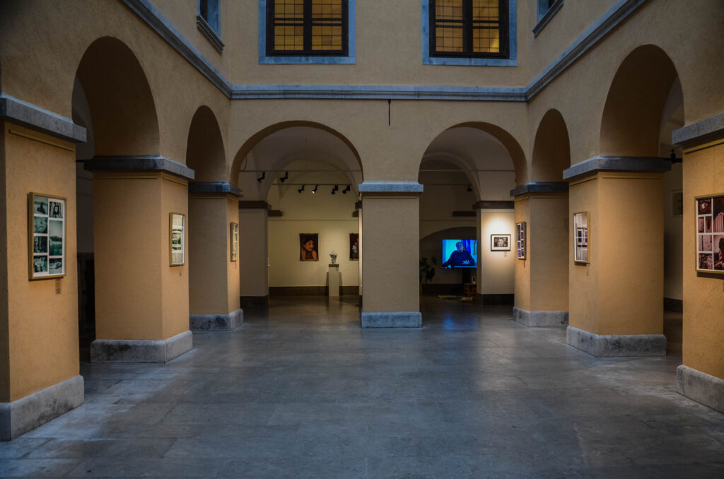 Zmajevska fronta v Zgodovinskem atriju Mestne hiše (foto: Miha Petek)