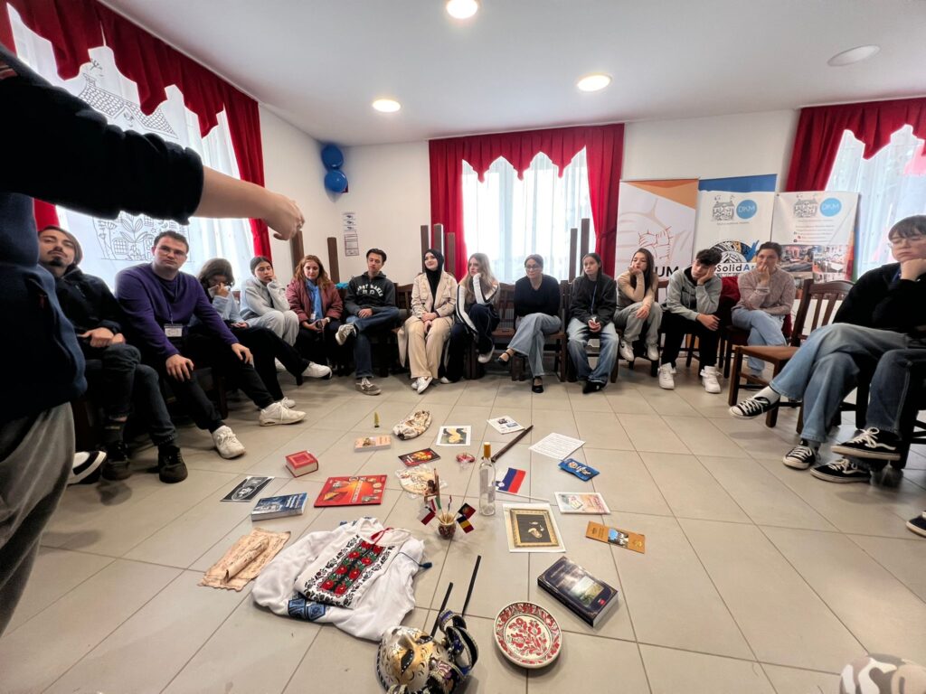 udeleženci izmenjave med aktivnostjo