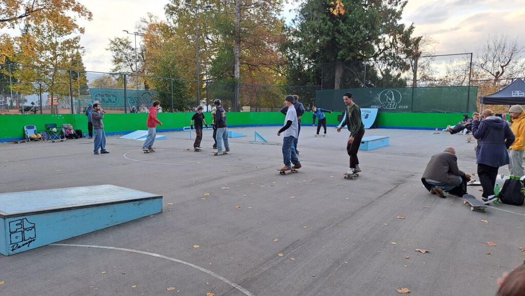 Skejterji iz vse Slovenije so se zbrali na hokej igrišču v Parku Slovenske Konjice, kjer je potekal že tradicionalni Mango skejt sessionv