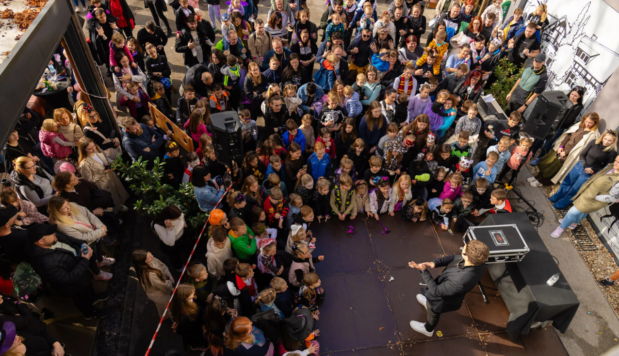 obiskovalci predstave