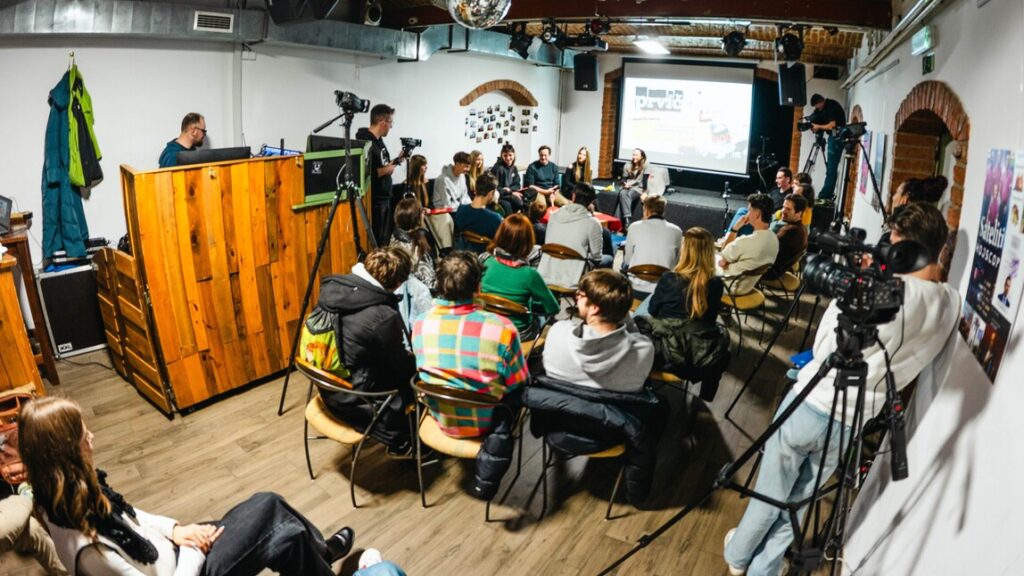 Snemanje RTV podkasta Prvič prijateljstvo v MC Patriotu.