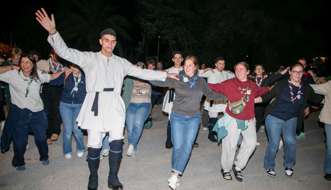 taborniki med plesom