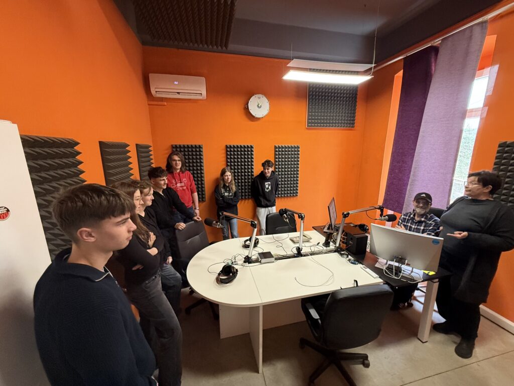 Mladi iz Kamnika na Radiu Rojc v Puli