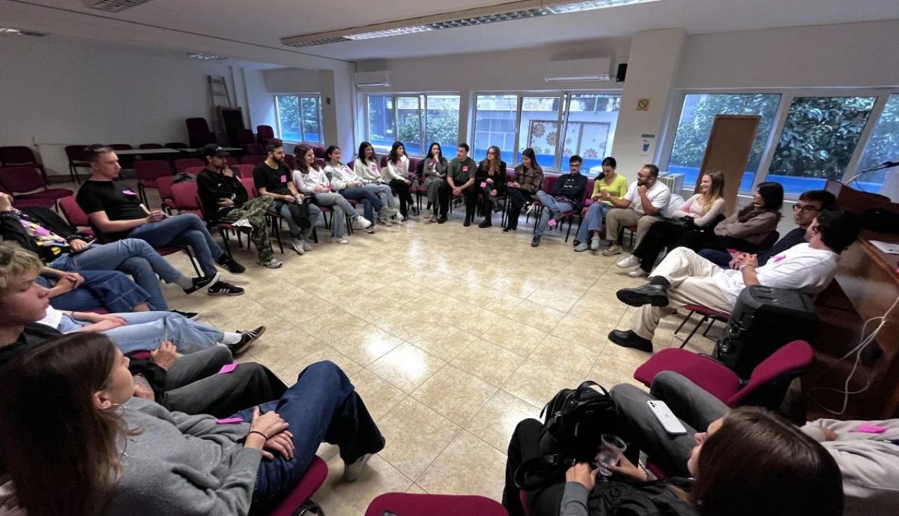 mladi med aktivnostjo