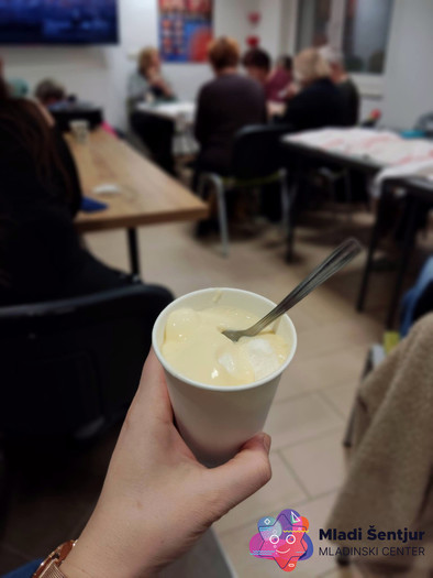 Snežne kepe z vanilijevo kremo iz ostankov beljakov