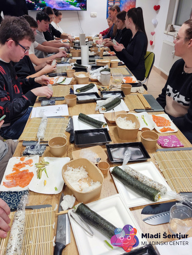 Mladi Šentjur izdelujejo vsak svoj suši