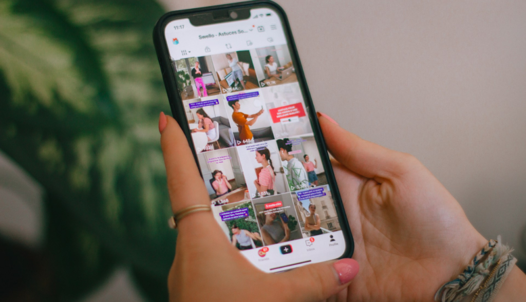 tik tok mobilni telefon