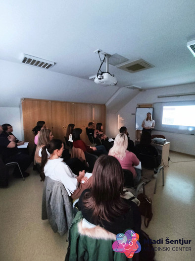 Eva Predstavlja mladim svoje skrivnosti urejenih financ