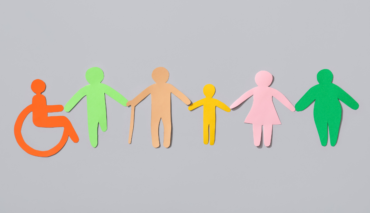 raznoliki ljudje, izrezani iz kolaža