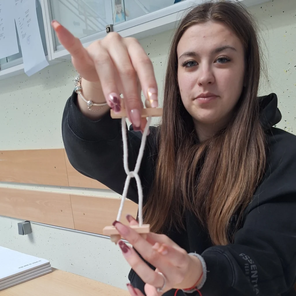 Larisa Gortan pri opravljanju žive infotočke na ŠC Krško-Sevnica, Srednja šola Krško