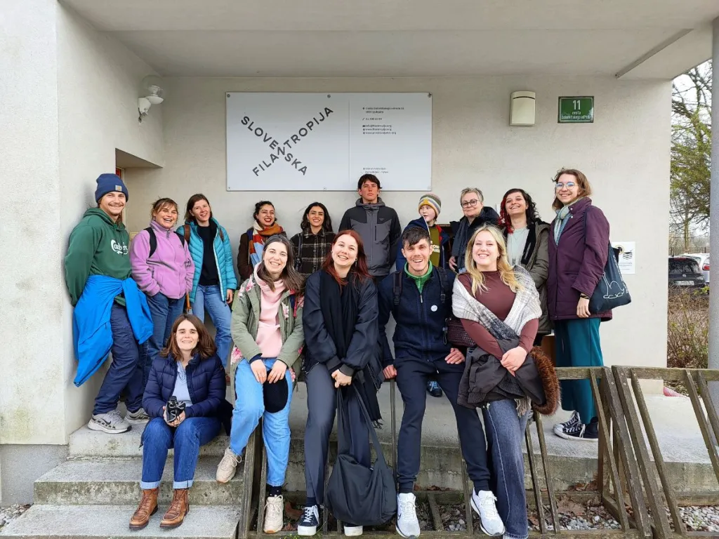 Skupinska slika pred Slovensko filantropijo.