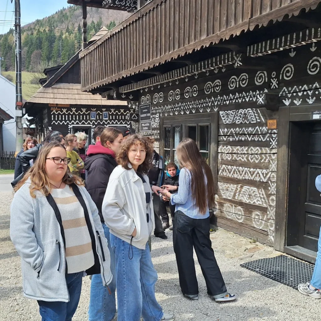 Kulturne niti, ki povezujejo: mladinska izmenjava v srcu Slovaške 2