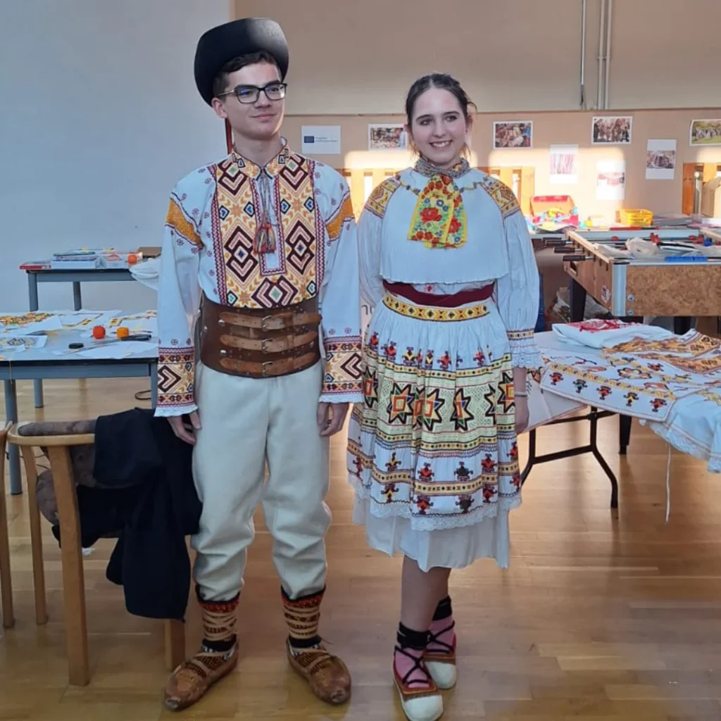 Kulturne niti, ki povezujejo: mladinska izmenjava v srcu Slovaške 1