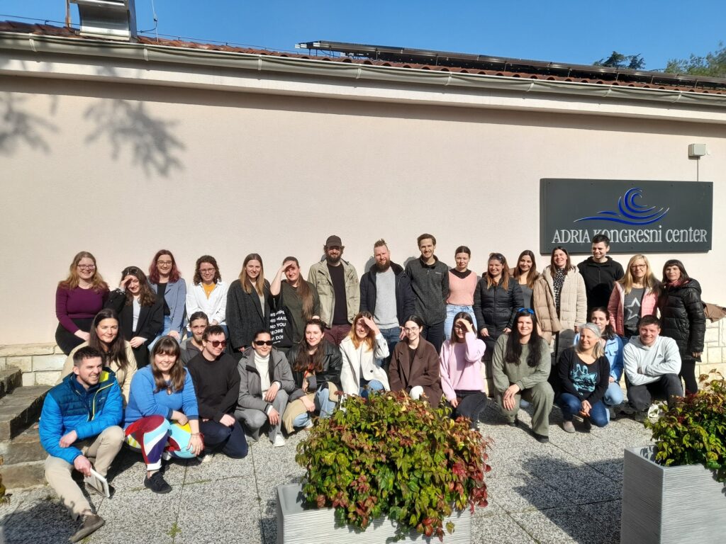 Bodoči mladinski karierni svetovalci.