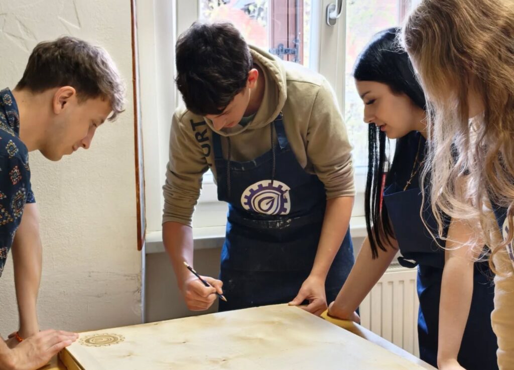 Izdelava družabne igre Štrbunk