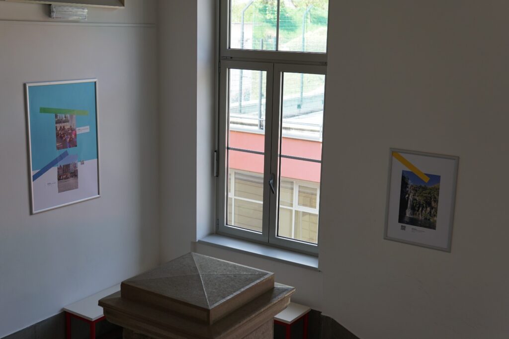 Del razstave na Gimnaziji Jurija Vege Idrija