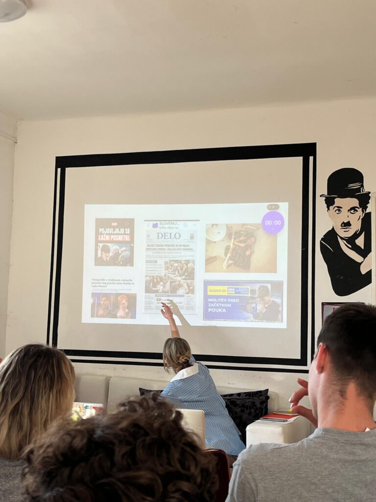 Ogled "fake news" naslovnic