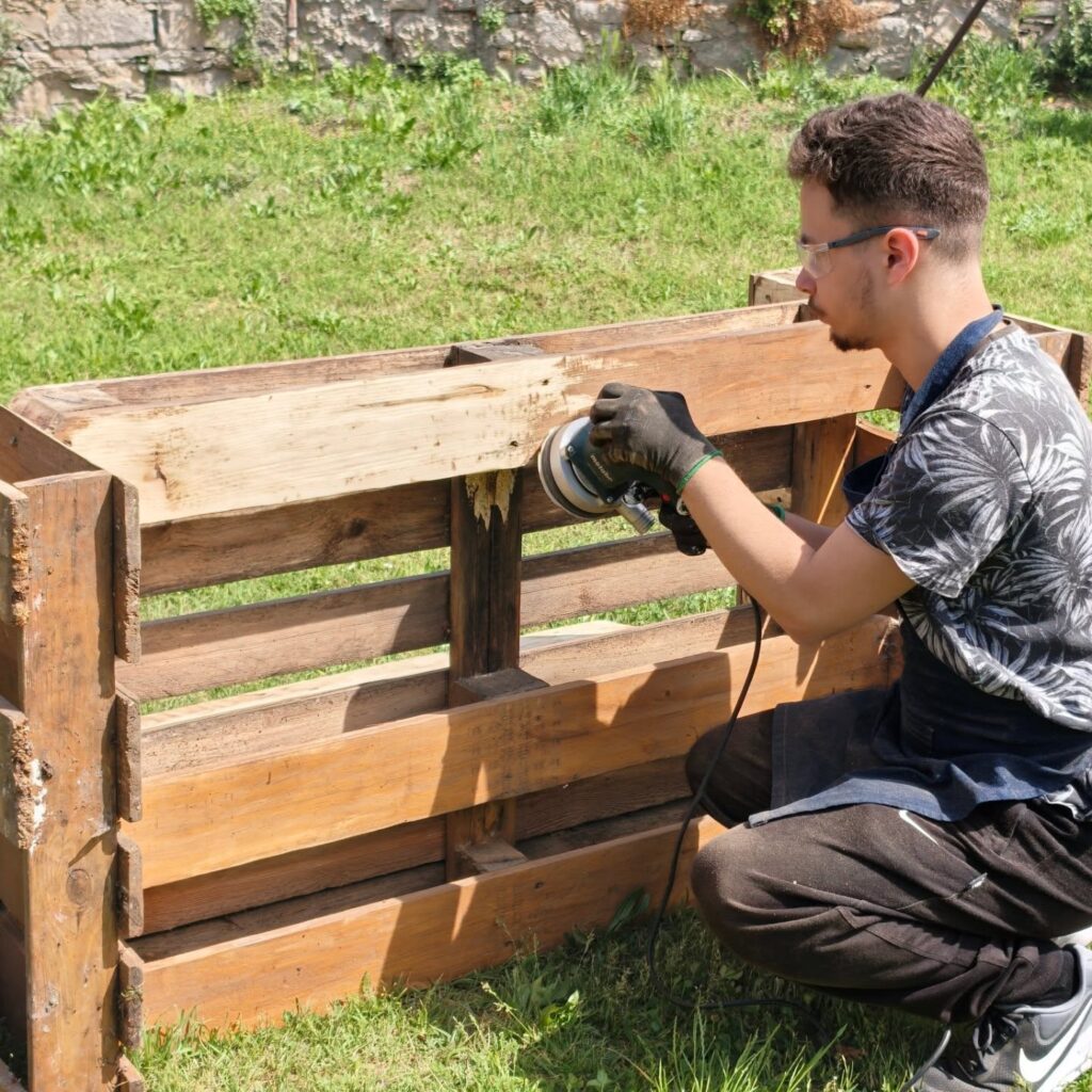 Španci in udeleženci PUM-O v Garaži