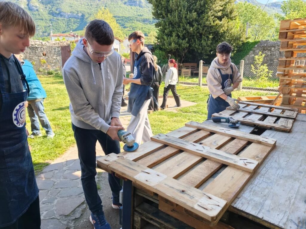 Mladi za prihodnost