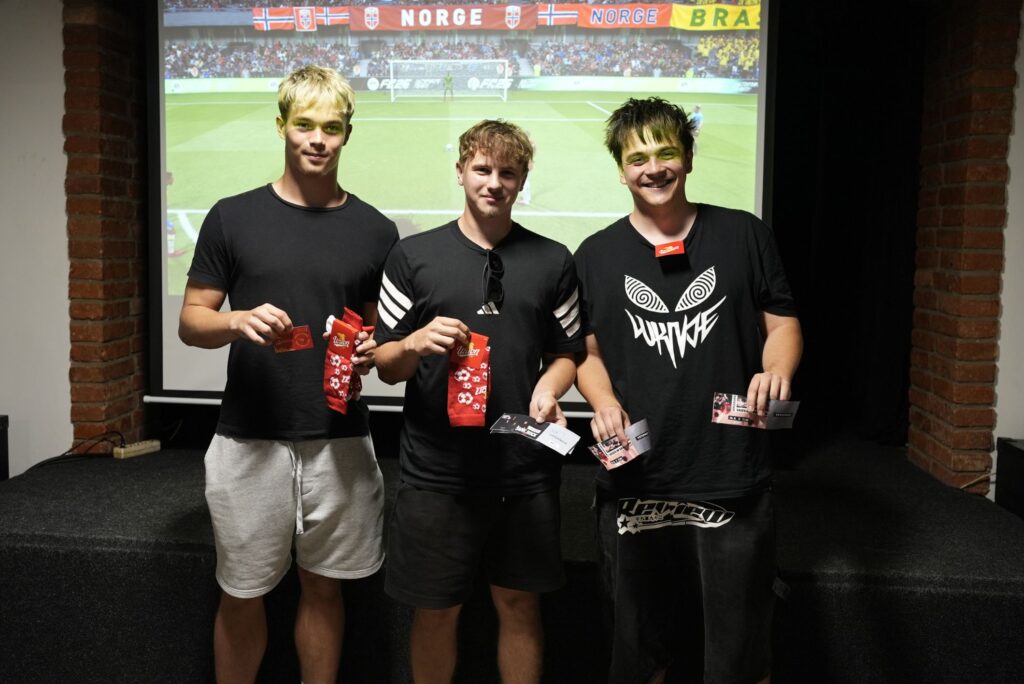 Najboljši trije tekmovalci FIFA turnirja.