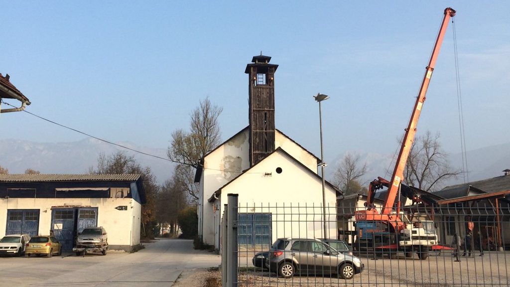 Nekdanji leseni stolp gasilskega doma leta 2017