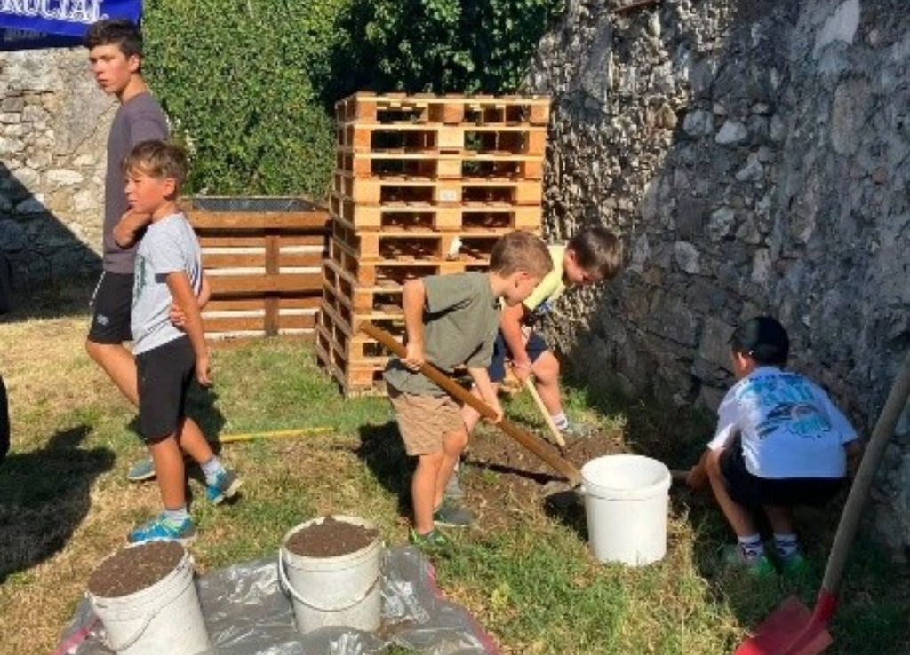 Počitniško varstvo v Garaži