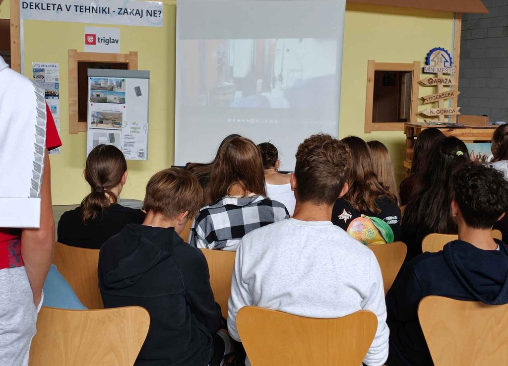 Dekleta v tehniki - zakaj ne? Debata