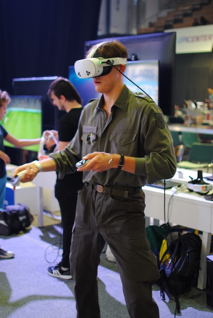 VR-doživetje na skupnem kotičku SloVR in BAZE