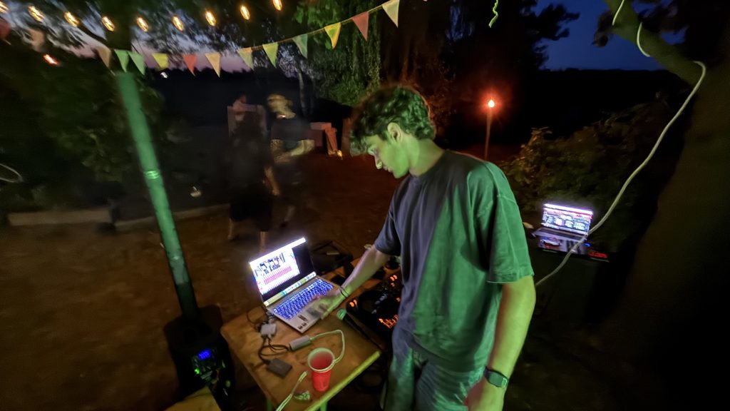 DJ