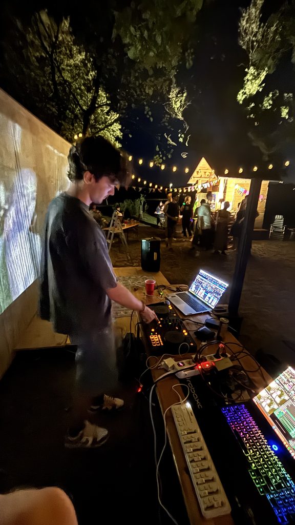 DJ